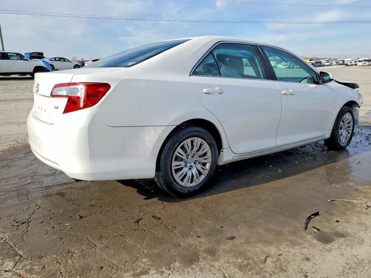 2014 TOYOTA CAMRY L photo 3