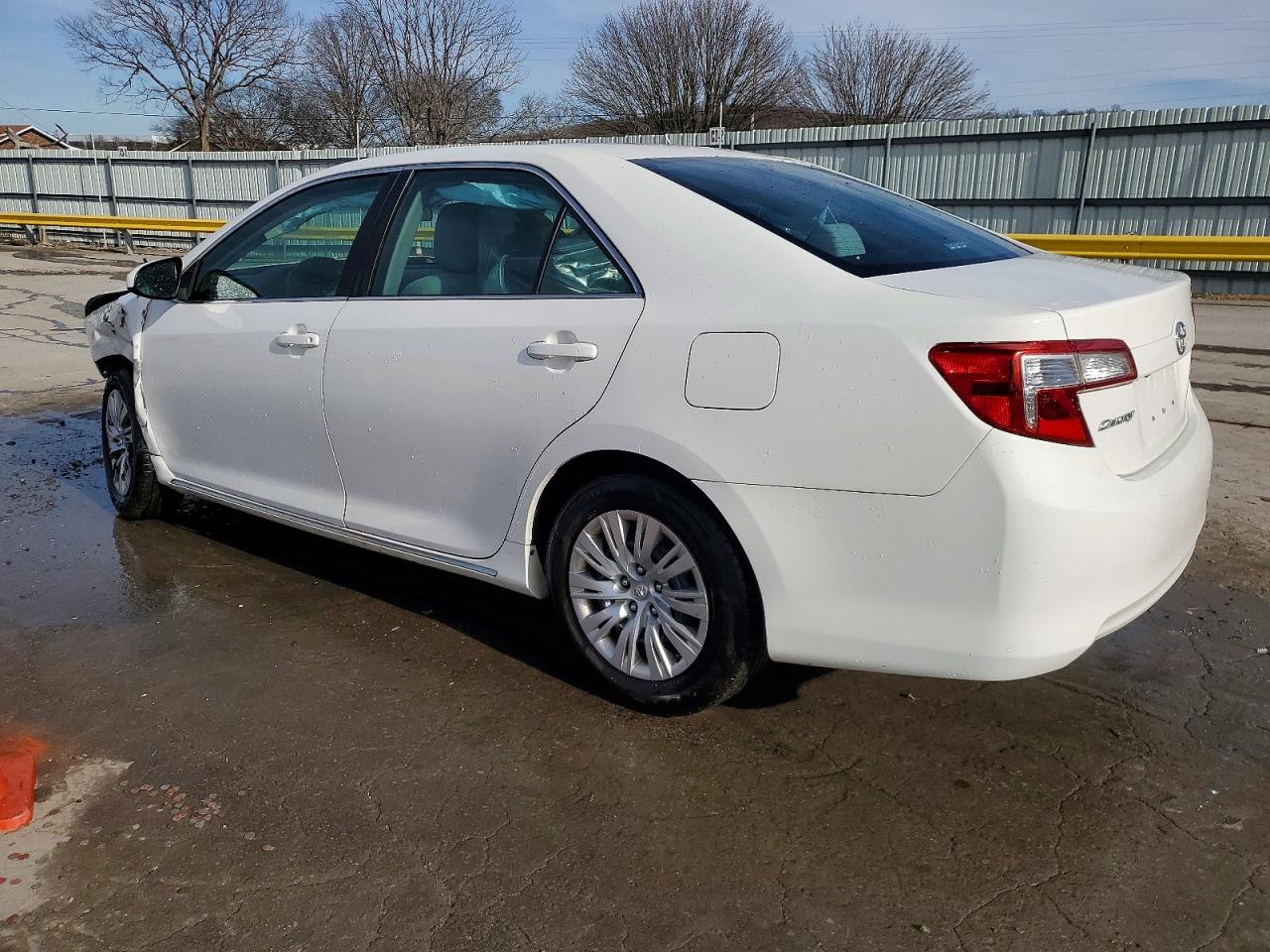 2014 TOYOTA CAMRY L photo 2