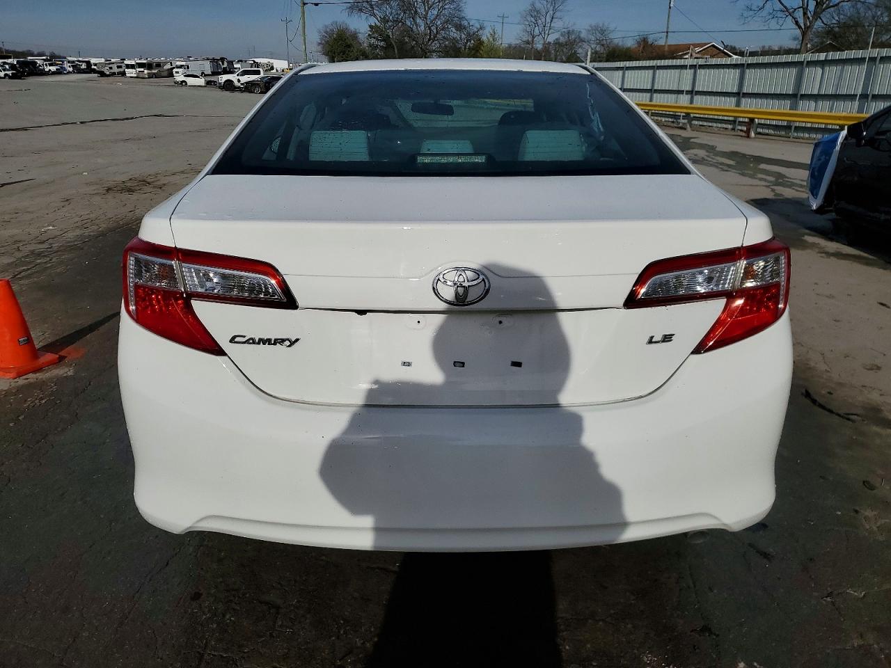 2014 TOYOTA CAMRY L photo 6