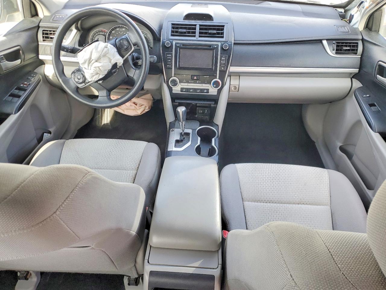 2014 TOYOTA CAMRY L photo 8