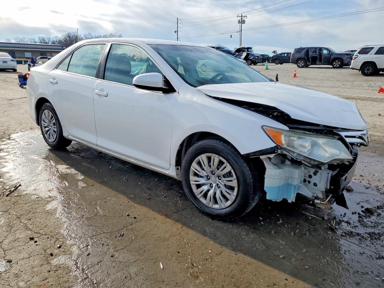 2014 TOYOTA CAMRY L photo 4