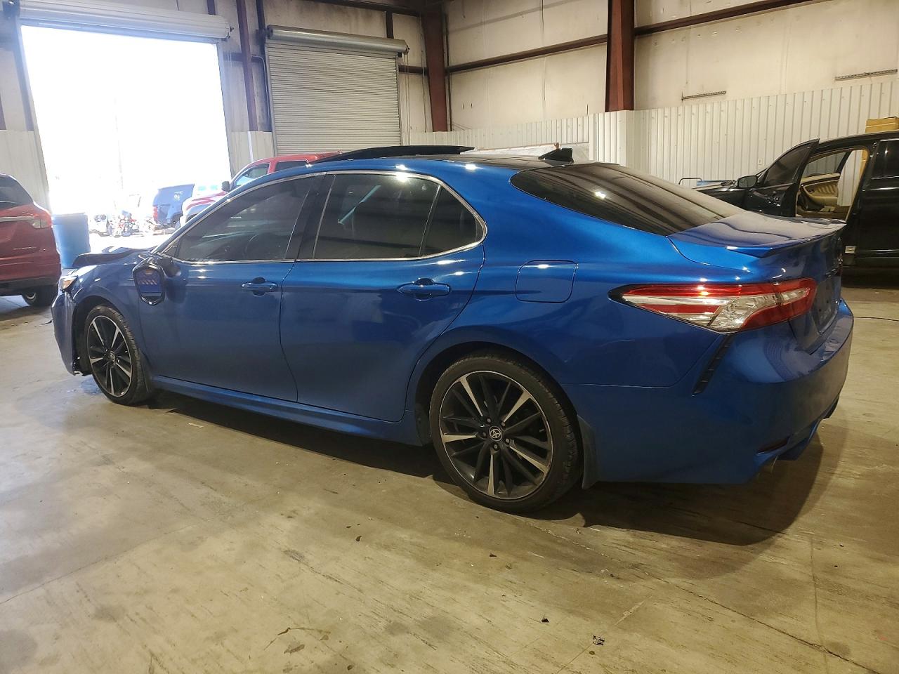 2020 TOYOTA CAMRY XSE photo 2