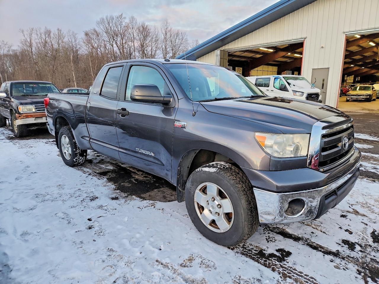 2011 TOYOTA TUNDRA DOUBLE CAB SR5 photo 4