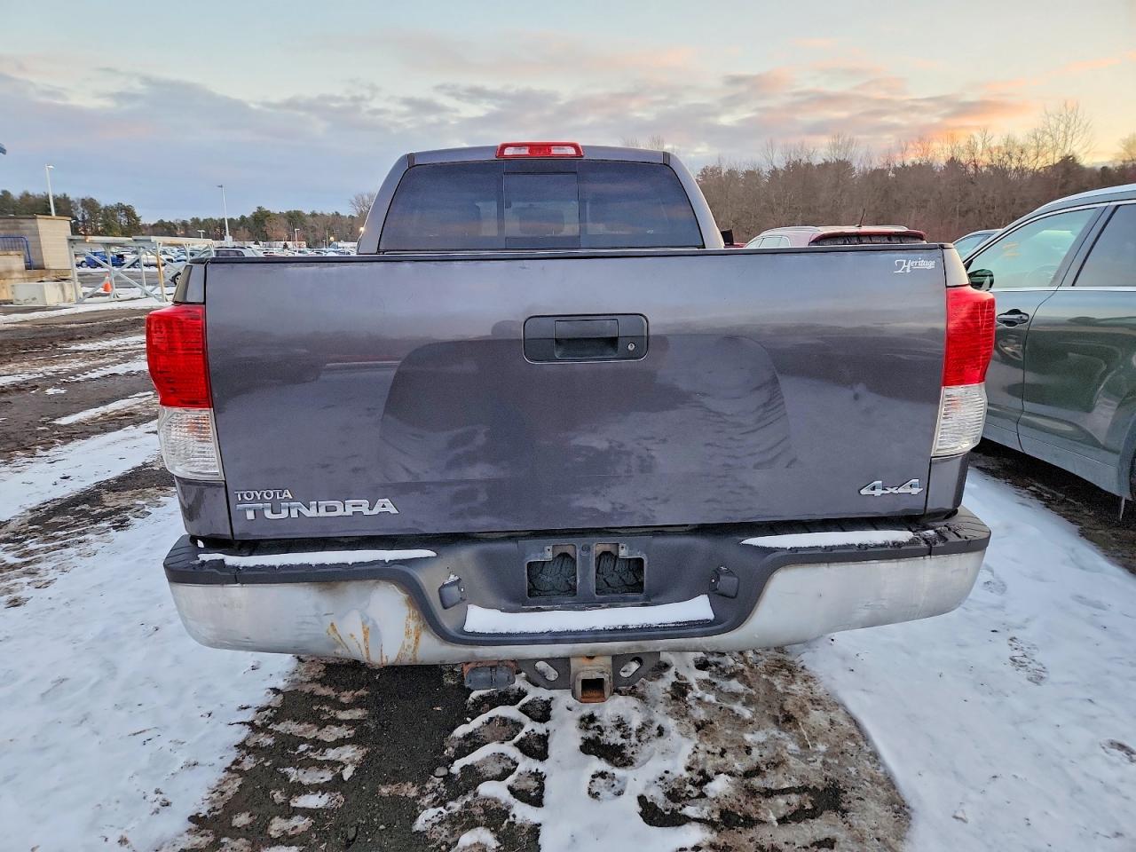2011 TOYOTA TUNDRA DOUBLE CAB SR5 photo 6