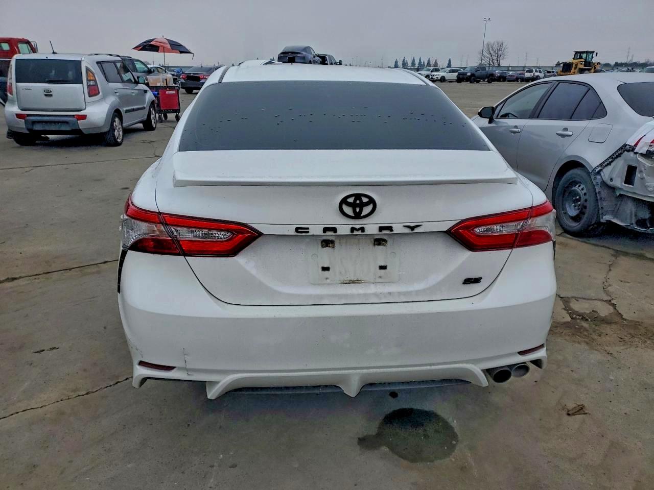 2018 TOYOTA CAMRY L photo 6