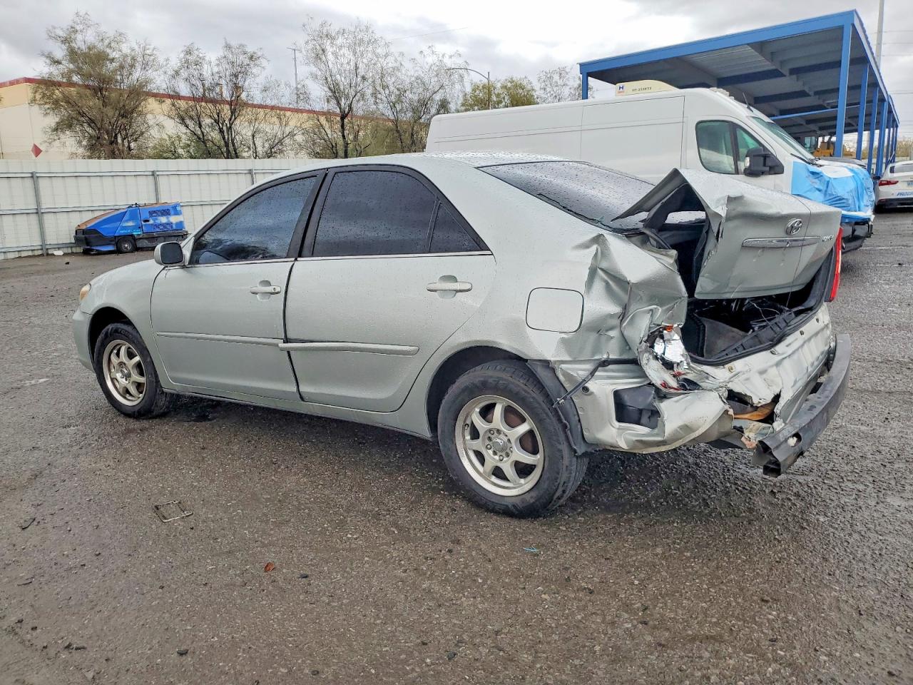 2002 TOYOTA CAMRY LE photo 2