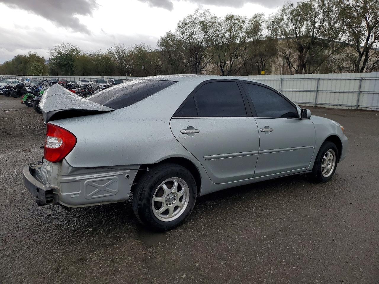 2002 TOYOTA CAMRY LE photo 3