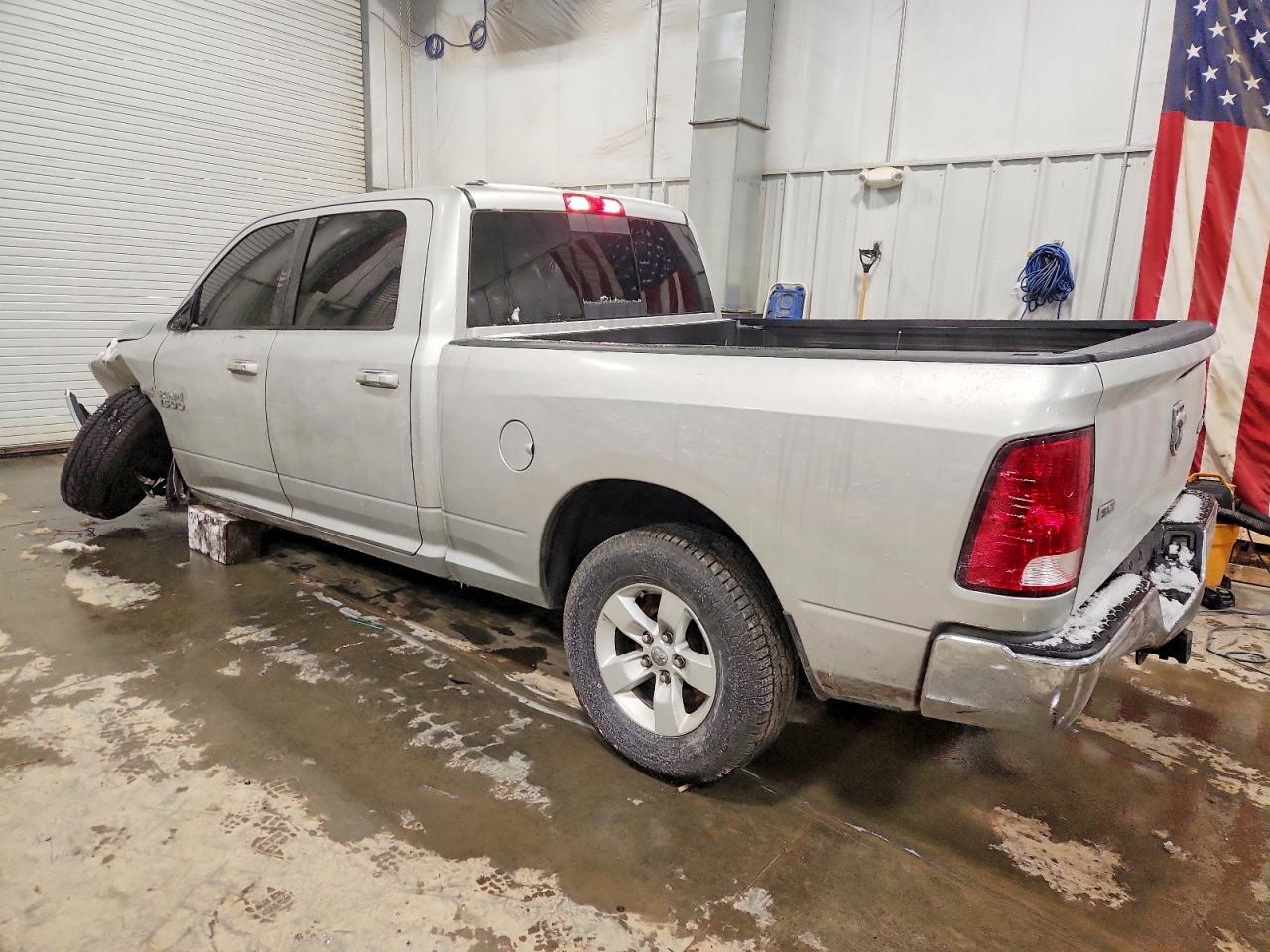 2018 RAM 1500 SLT photo 2