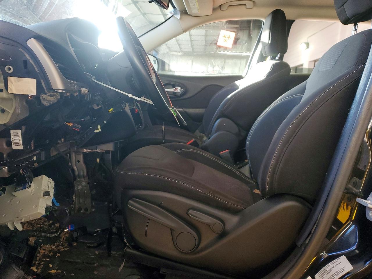 2015 JEEP CHEROKEE LATITUDE photo 25