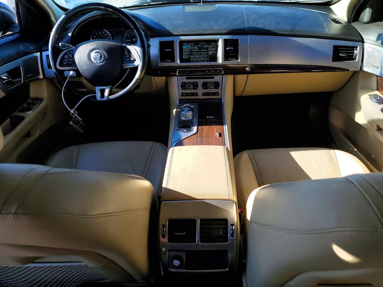 2013 JAGUAR XF photo 8