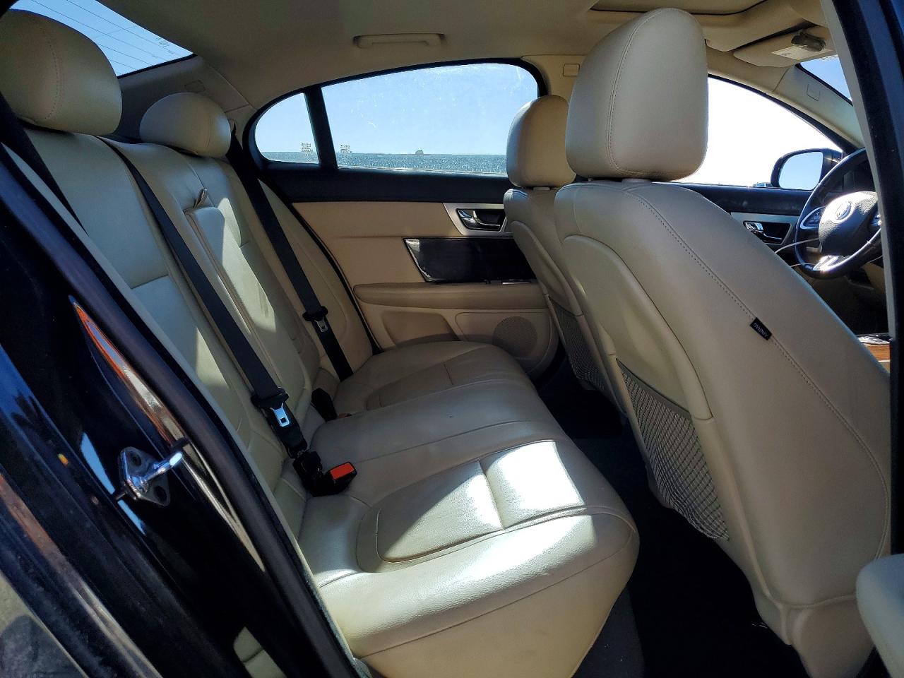 2013 JAGUAR XF photo 10