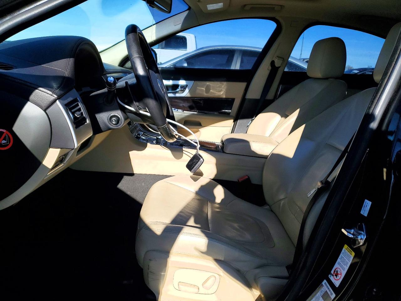 2013 JAGUAR XF photo 7
