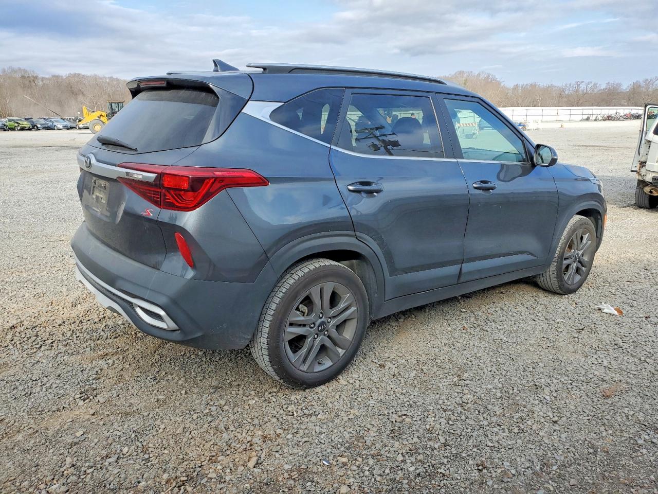 2021 KIA SELTOS S photo 3