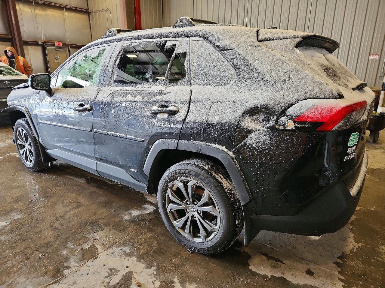 2022 TOYOTA RAV4 XLE PREMIUM photo 2