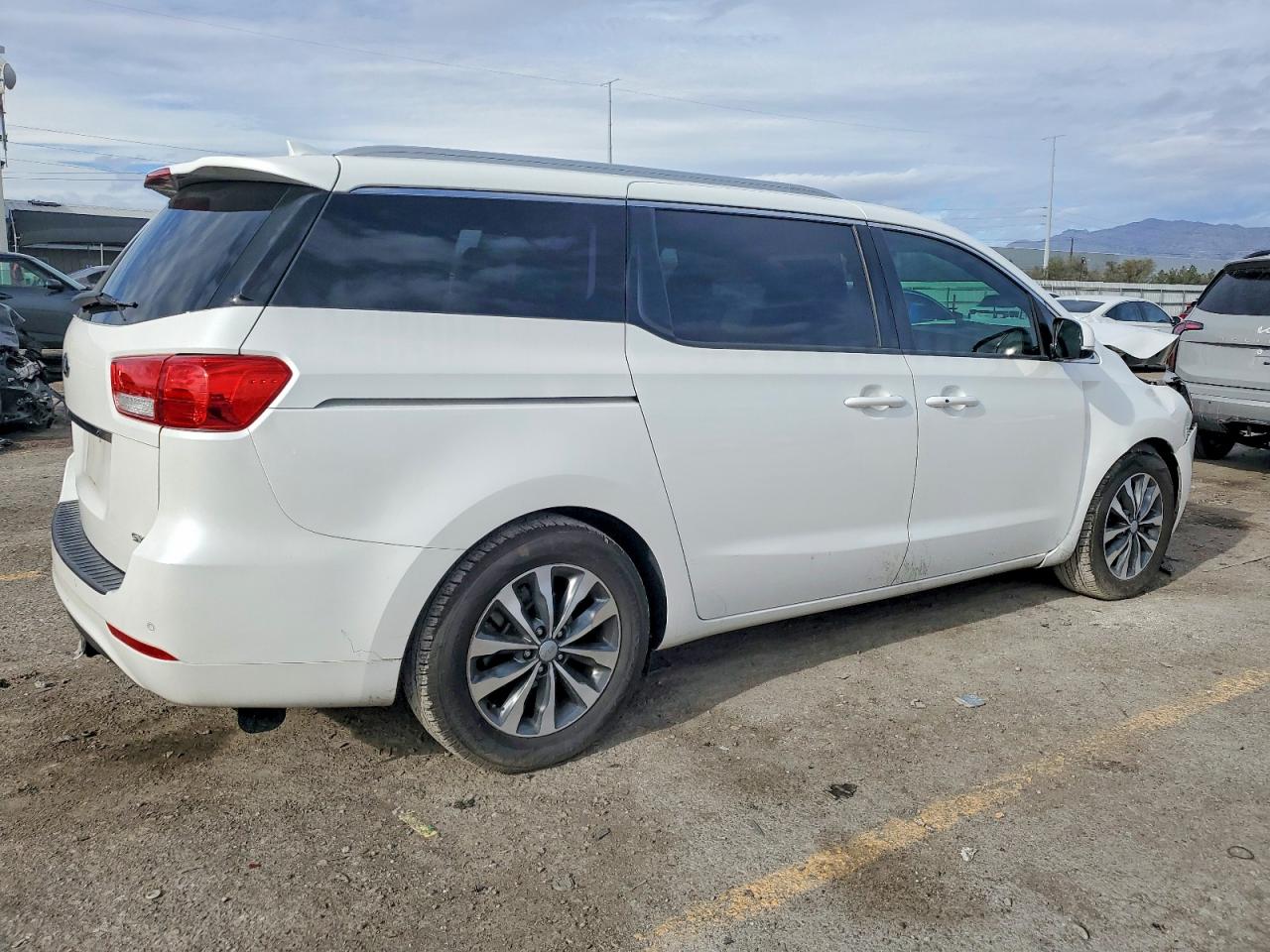 2018 KIA SEDONA EX photo 3