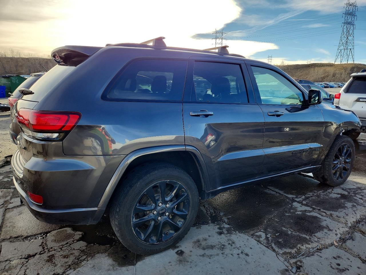 2018 JEEP GRAND CHEROKEE LAREDO photo 3