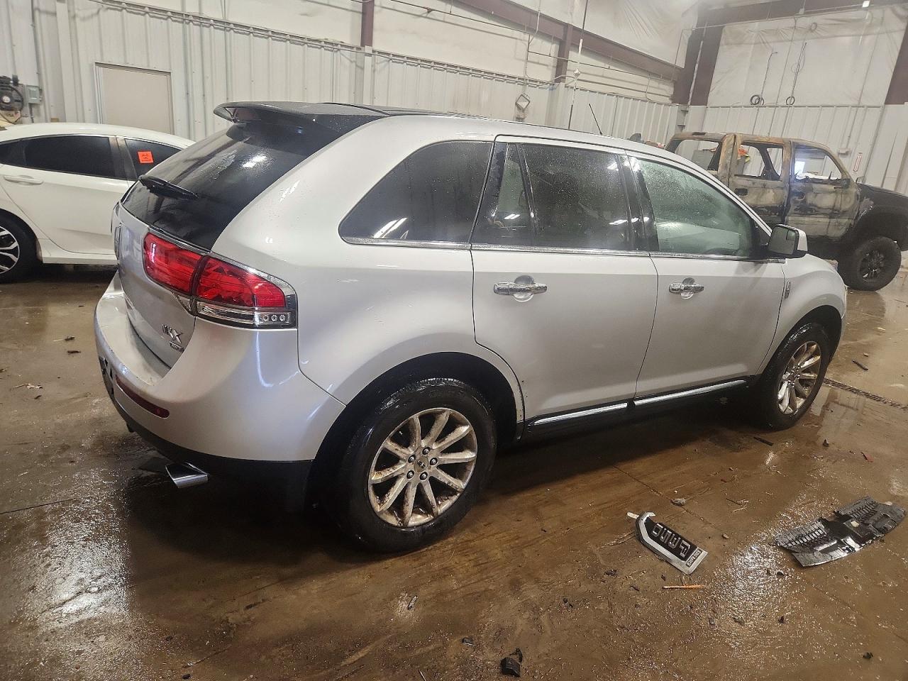 2011 LINCOLN MKX photo 3