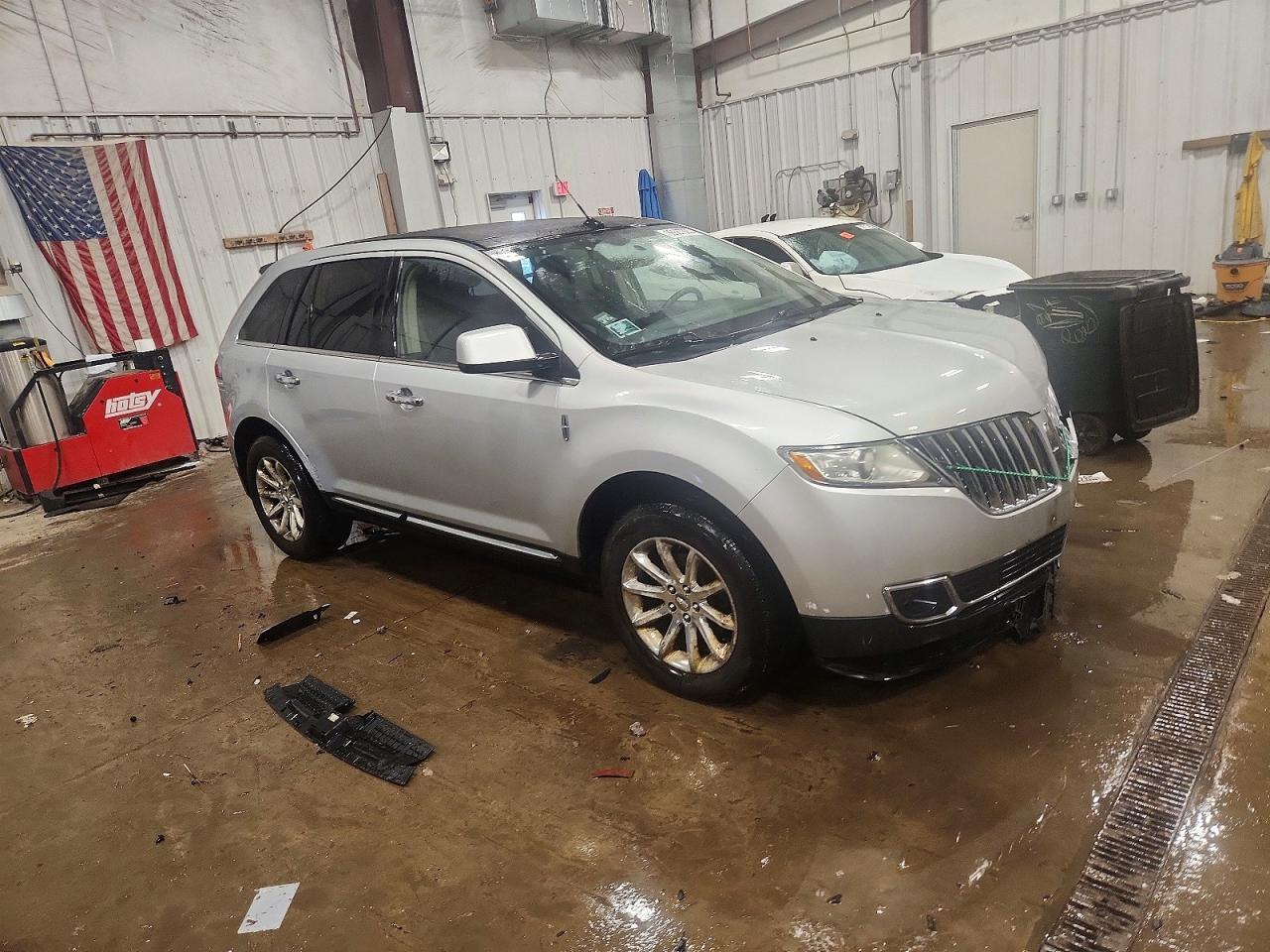 2011 LINCOLN MKX photo 4