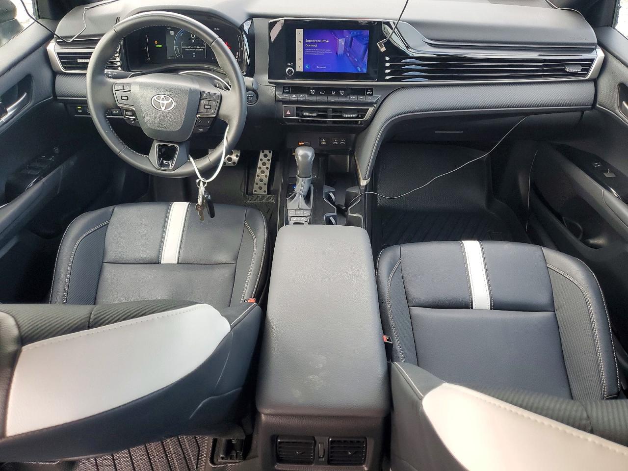 2025 TOYOTA CAMRY XSE photo 8