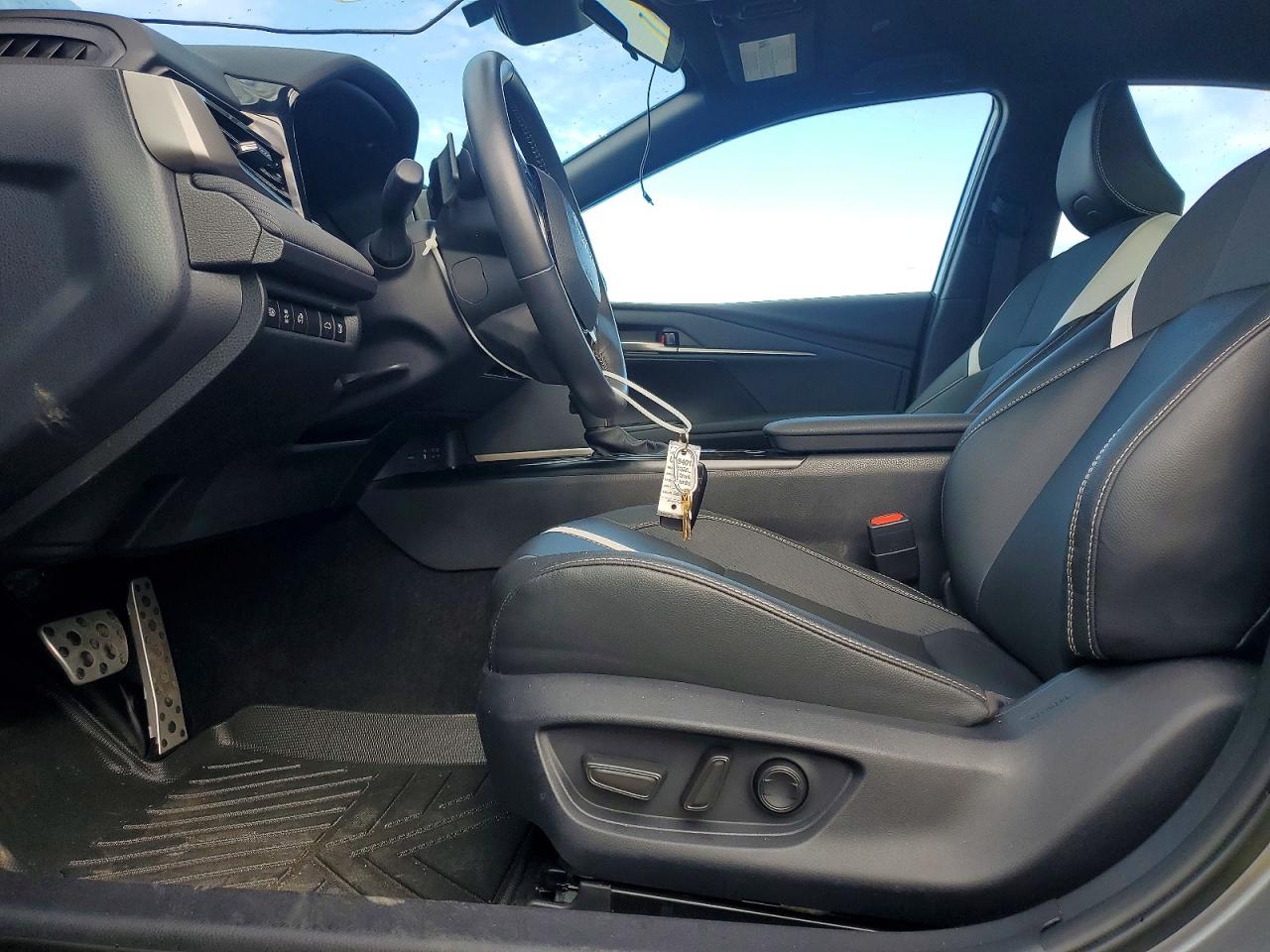 2025 TOYOTA CAMRY XSE photo 7
