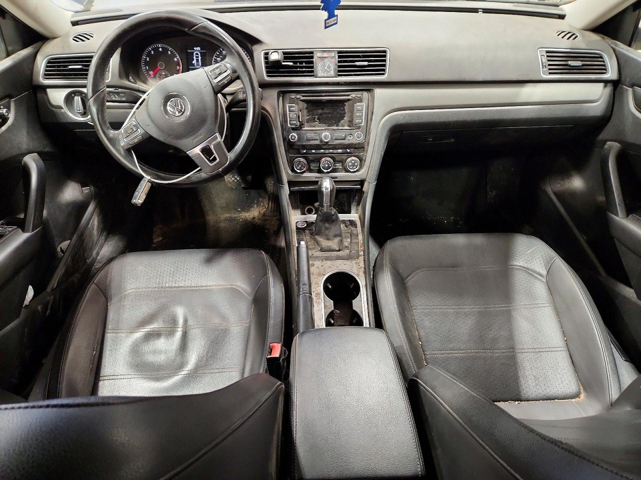 2014 VOLKSWAGEN PASSAT SE photo 8