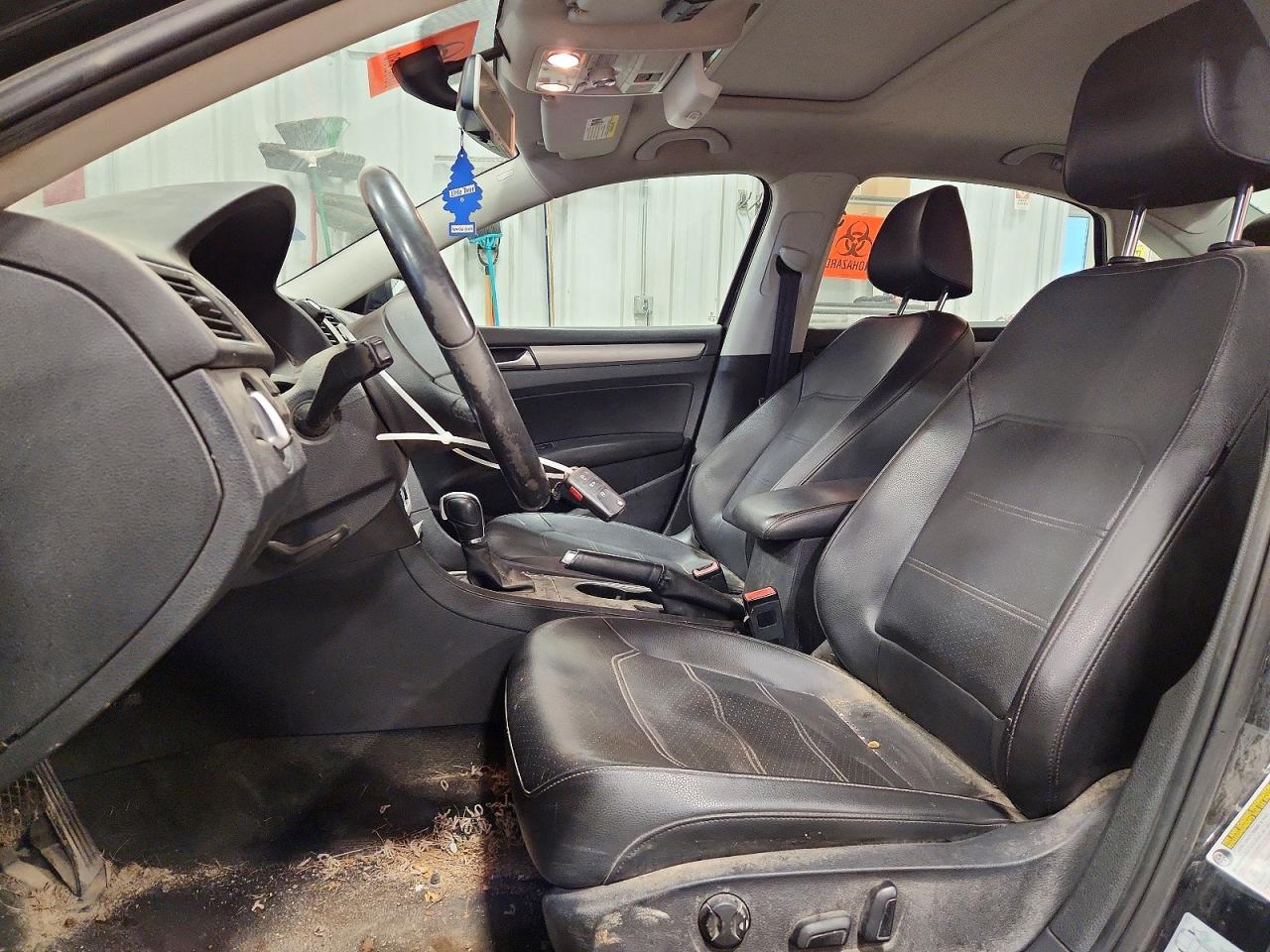 2014 VOLKSWAGEN PASSAT SE photo 7