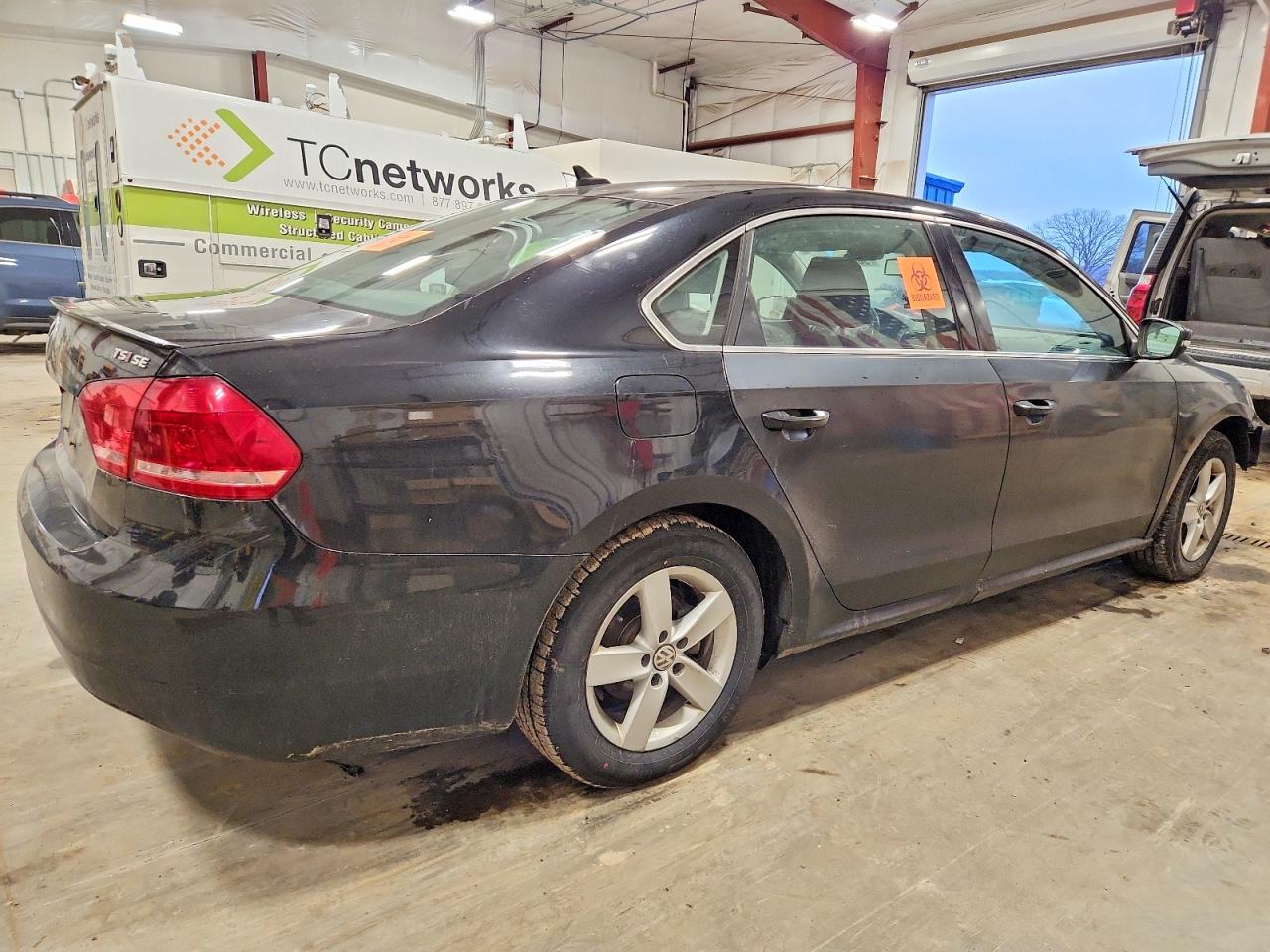 2014 VOLKSWAGEN PASSAT SE photo 3