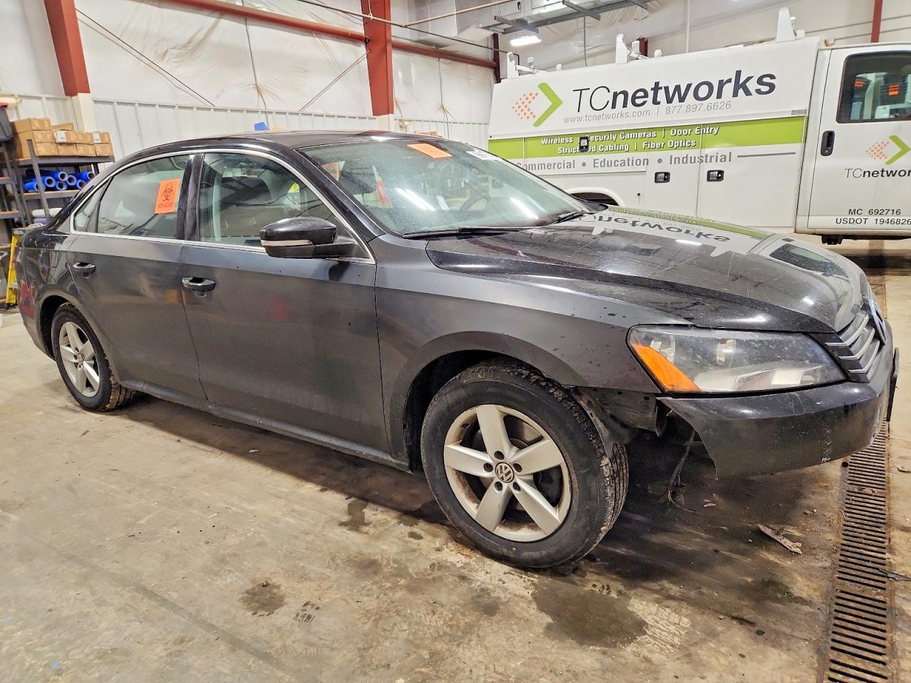 2014 VOLKSWAGEN PASSAT SE photo 4