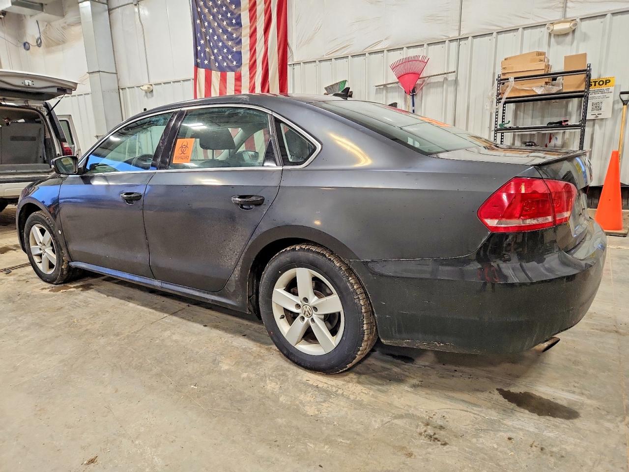 2014 VOLKSWAGEN PASSAT SE photo 2