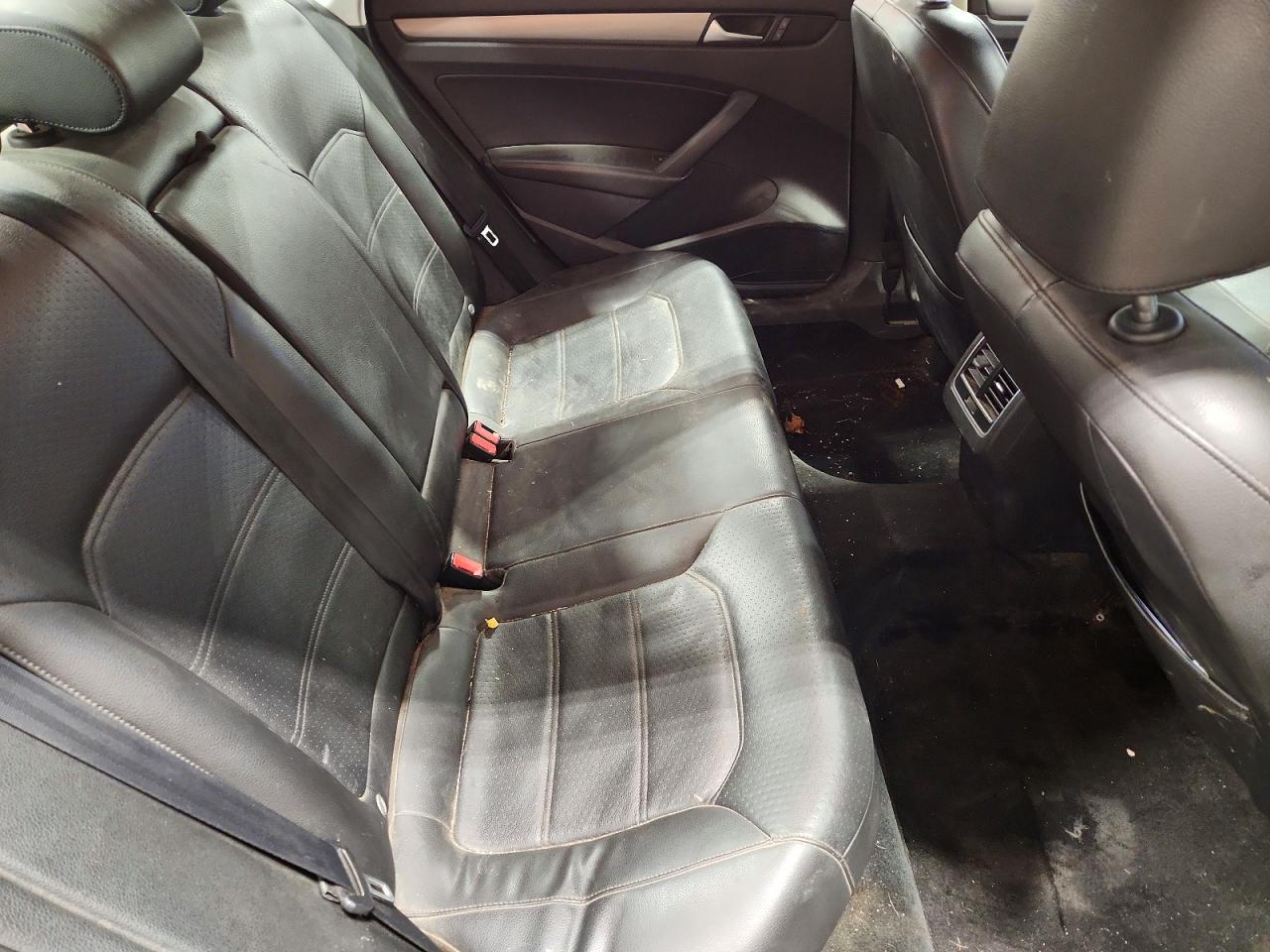 2014 VOLKSWAGEN PASSAT SE photo 10