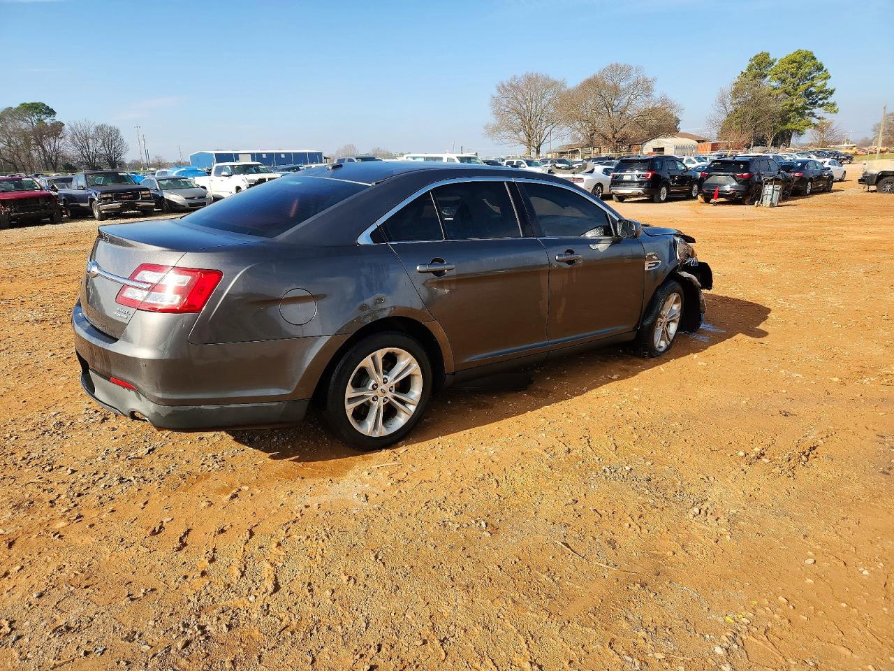 2015 FORD TAURUS SEL photo 3