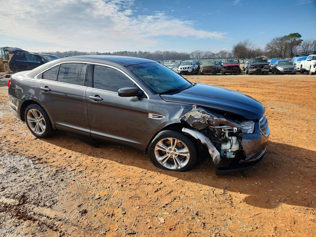2015 FORD TAURUS SEL photo 4
