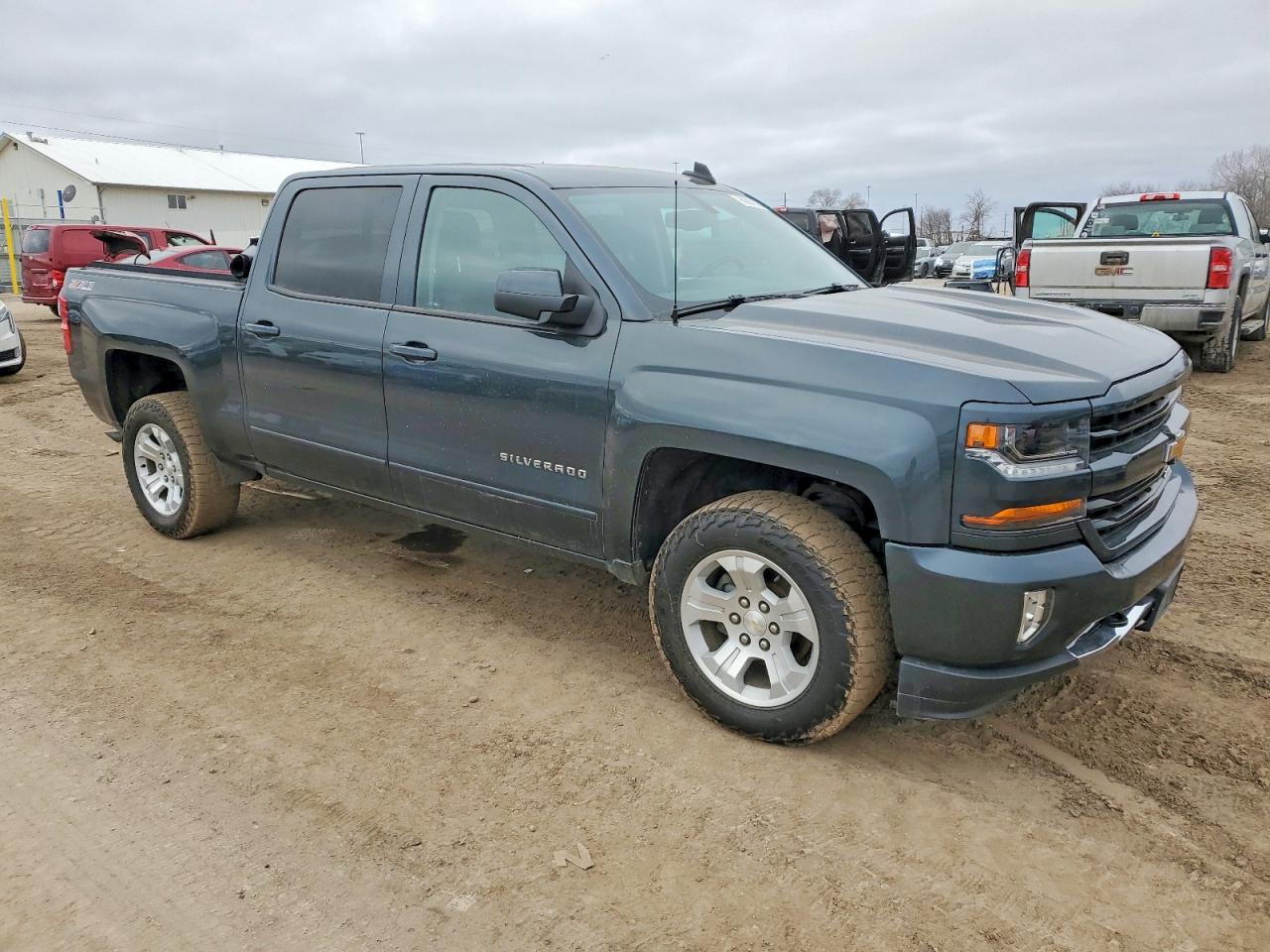 2017 CHEVROLET SILVERADO K1500 LT photo 4