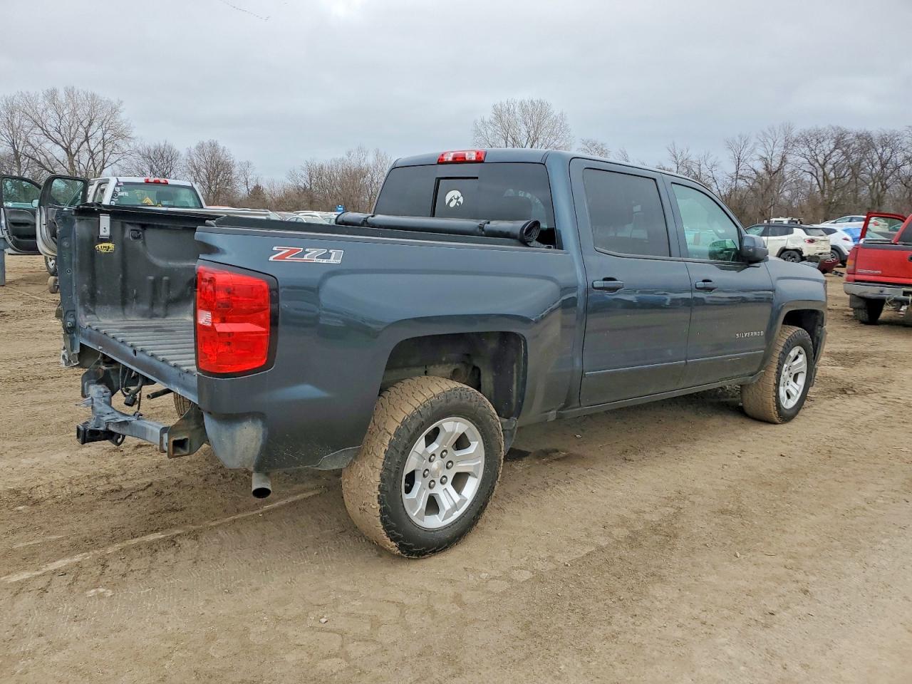 2017 CHEVROLET SILVERADO K1500 LT photo 3