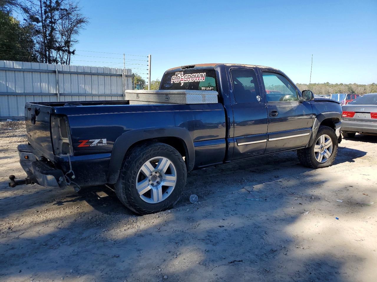 2006 CHEVROLET SILVERADO K1500 photo 3