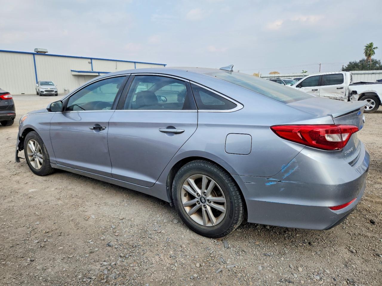 2017 HYUNDAI SONATA SE photo 2