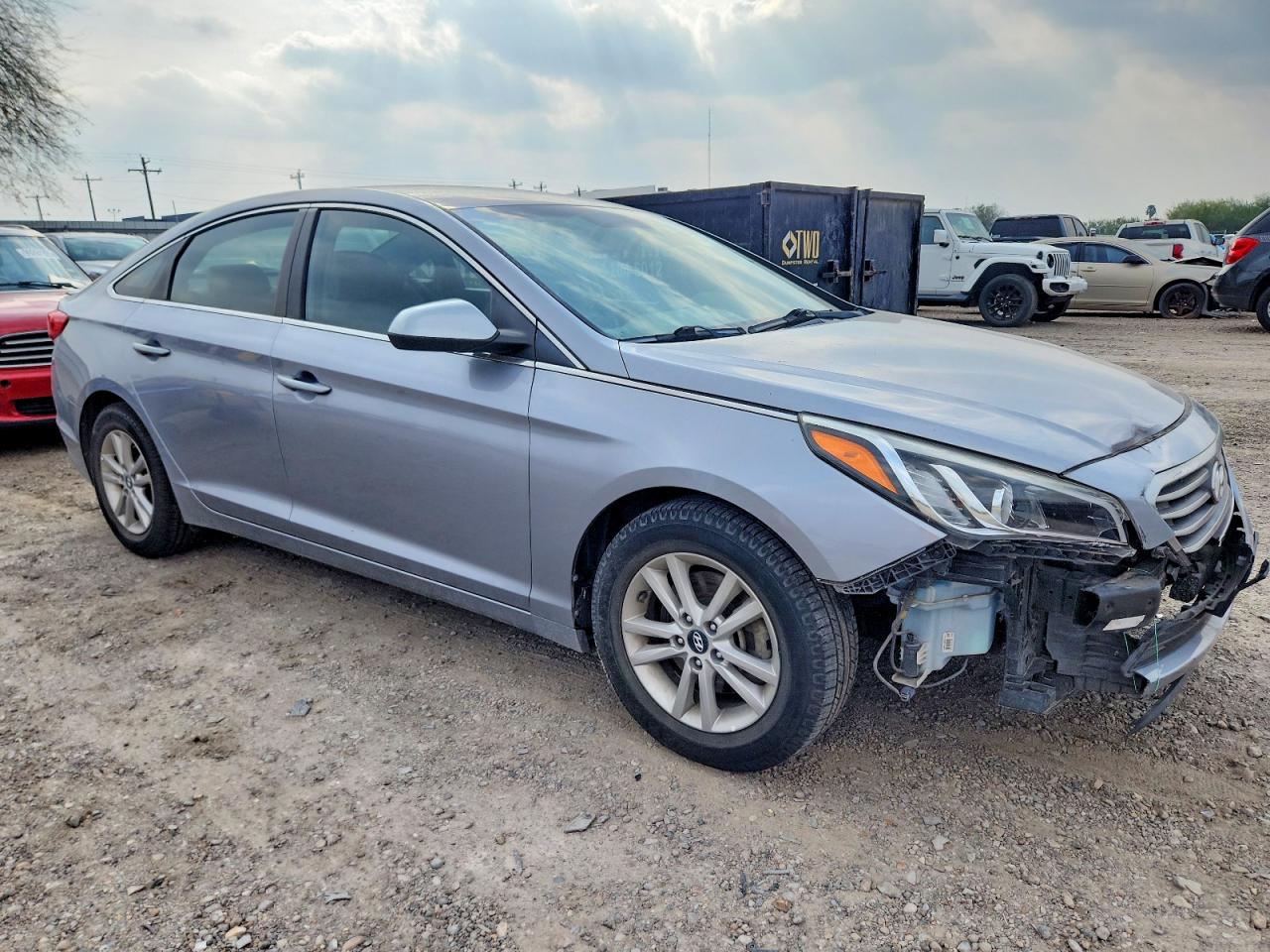 2017 HYUNDAI SONATA SE photo 4