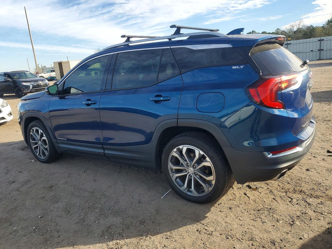 2020 GMC TERRAIN SLT photo 2