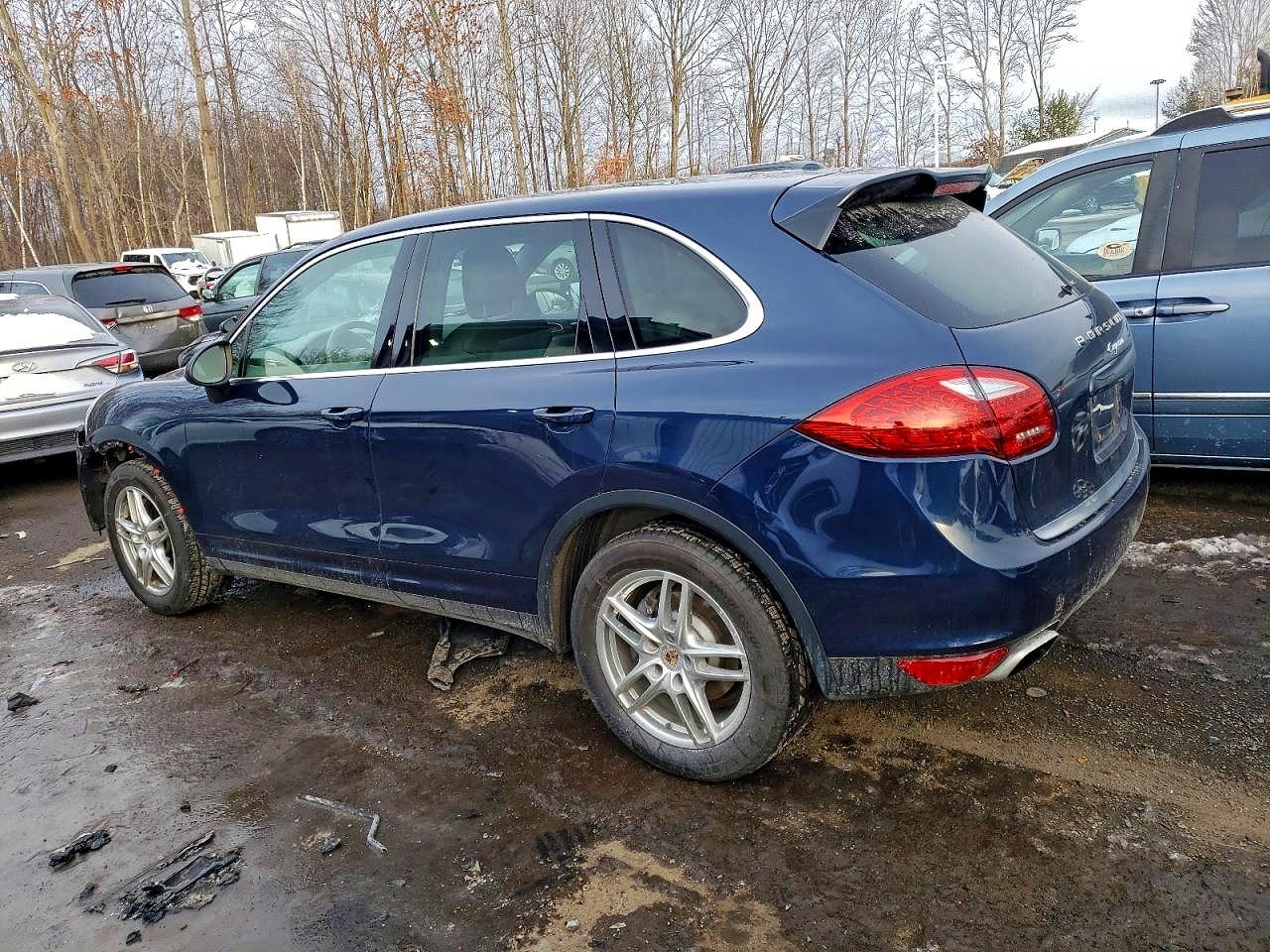 2013 PORSCHE CAYENNE photo 2