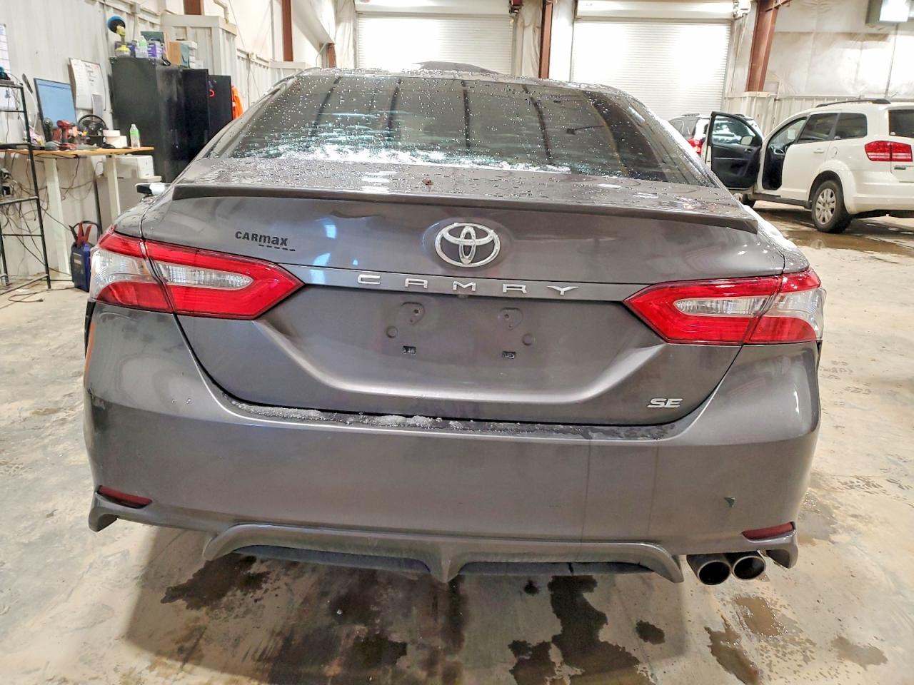 2018 TOYOTA CAMRY SE photo 6