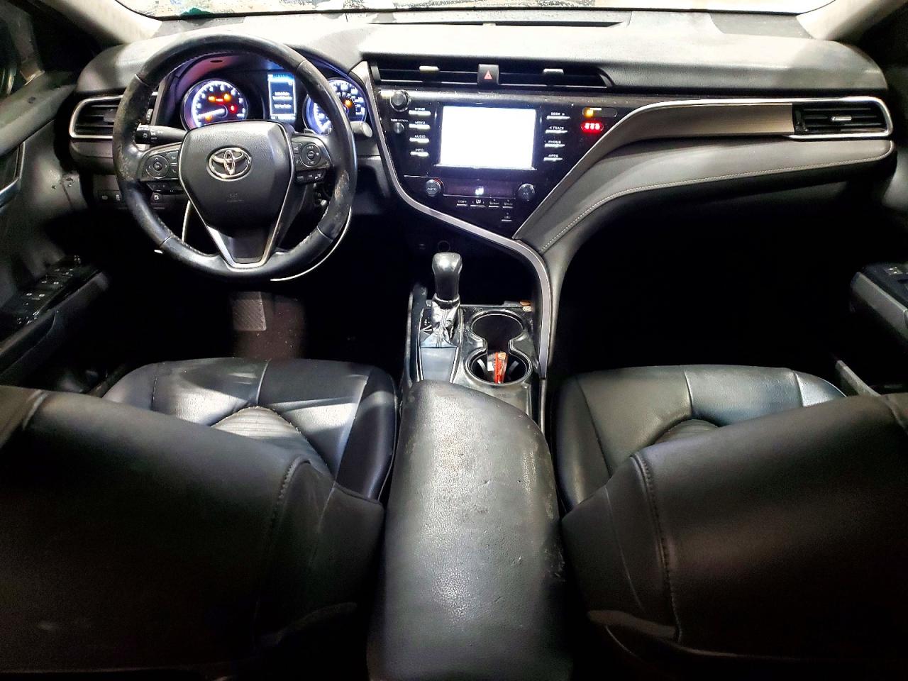2018 TOYOTA CAMRY SE photo 8