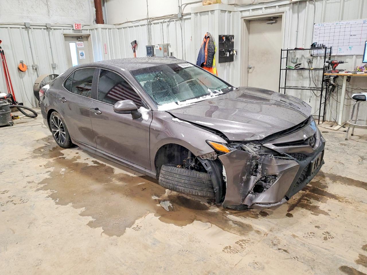 2018 TOYOTA CAMRY SE photo 4
