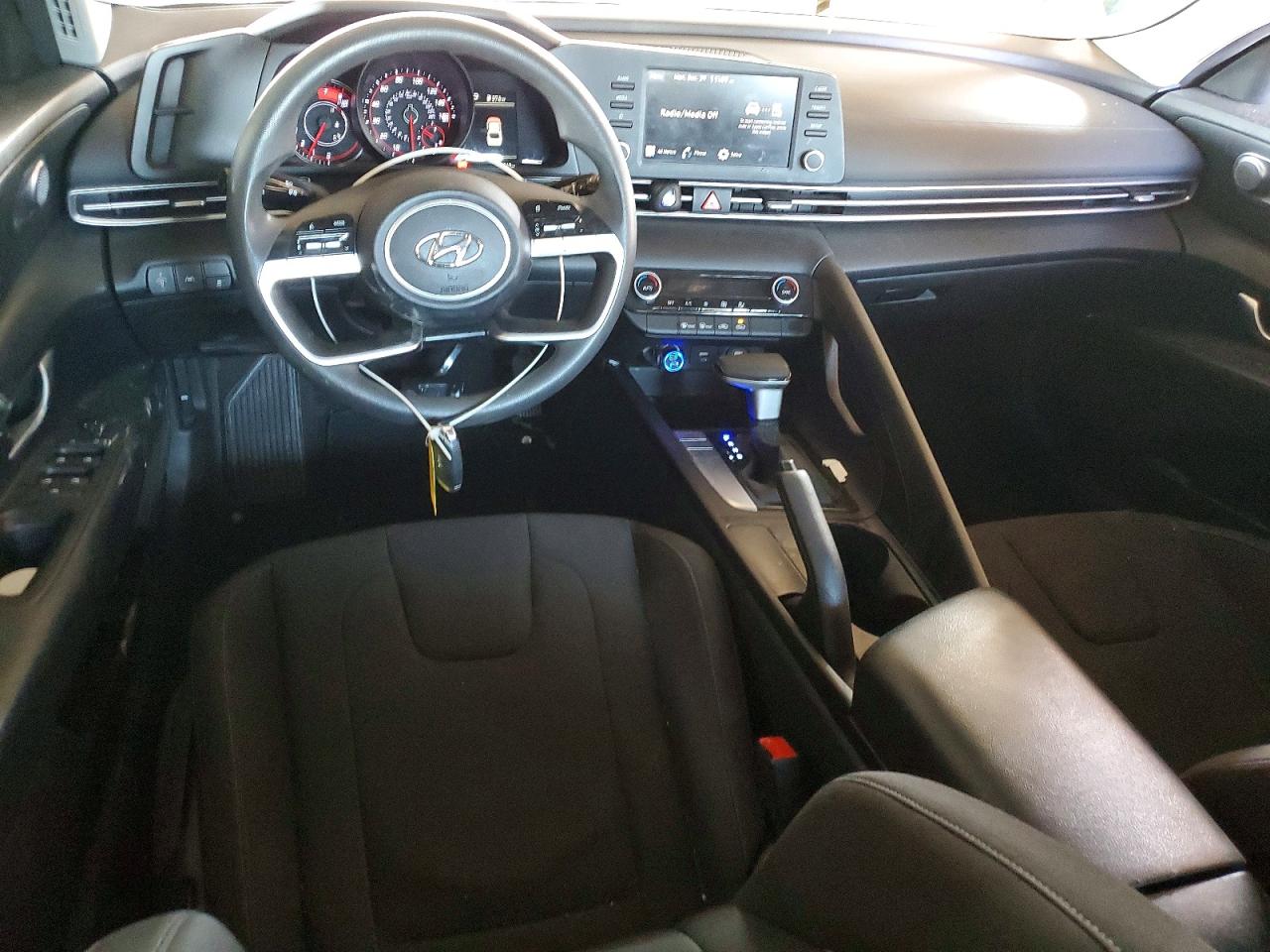 2023 HYUNDAI ELANTRA SEL photo 8