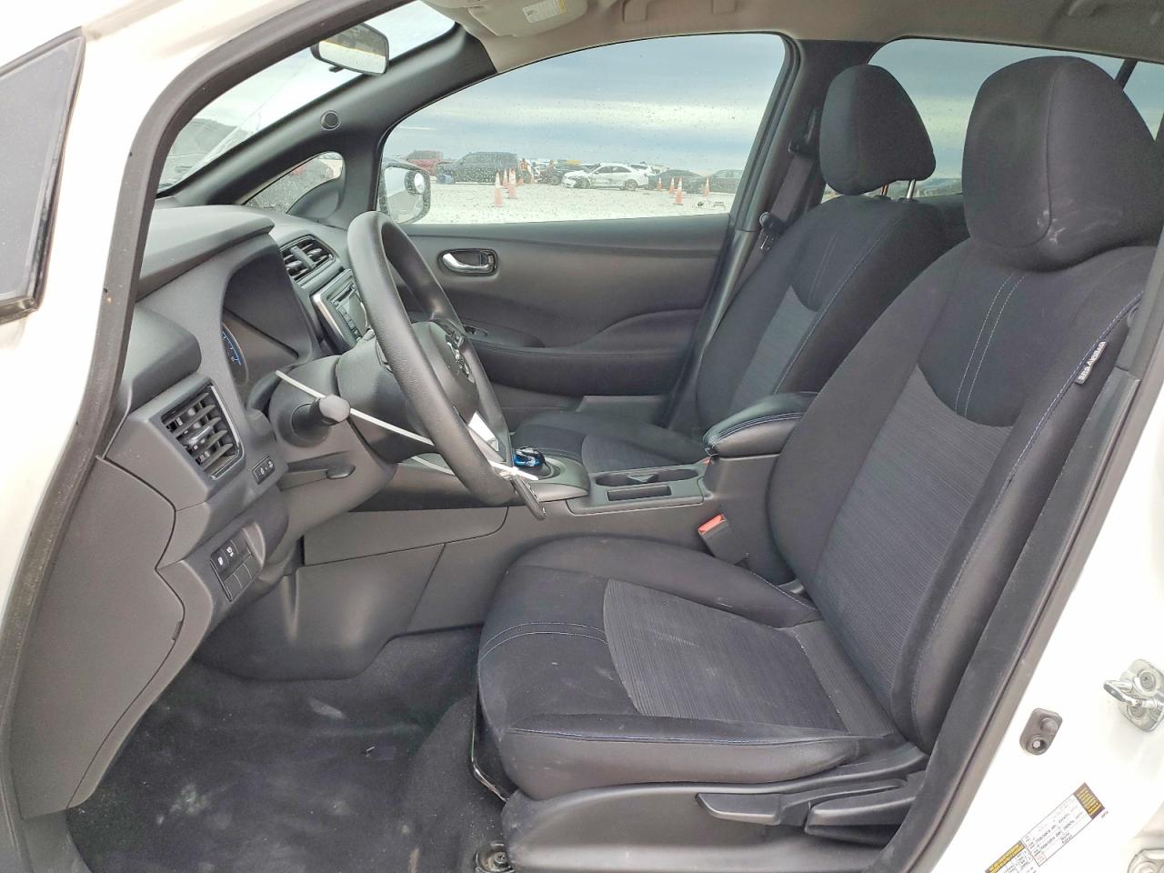 2018 NISSAN LEAF S photo 7