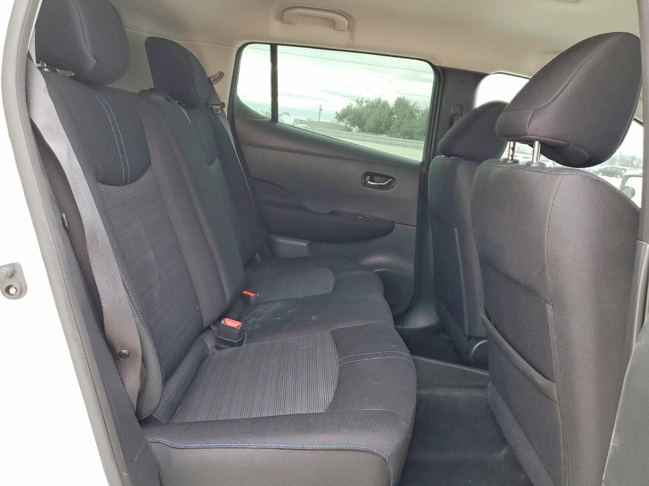 2018 NISSAN LEAF S photo 10