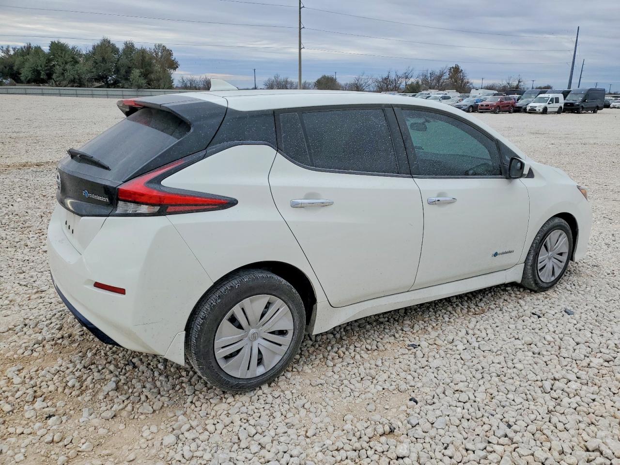 2018 NISSAN LEAF S photo 3