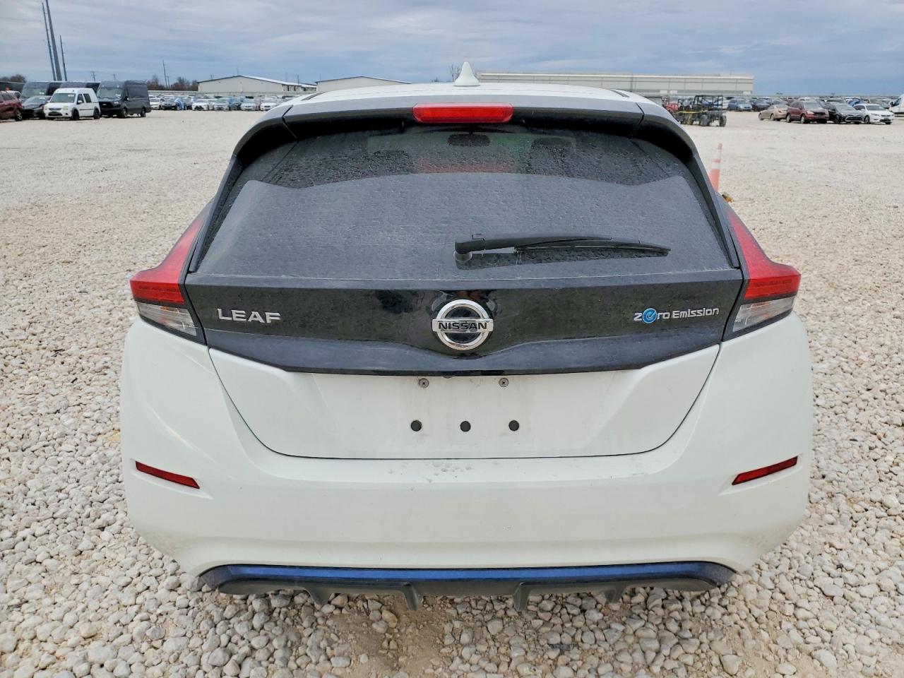 2018 NISSAN LEAF S photo 6