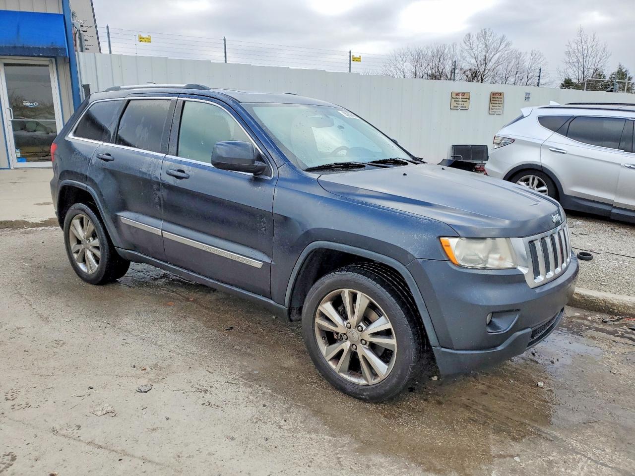 2012 JEEP GRAND CHEROKEE LAREDO photo 4