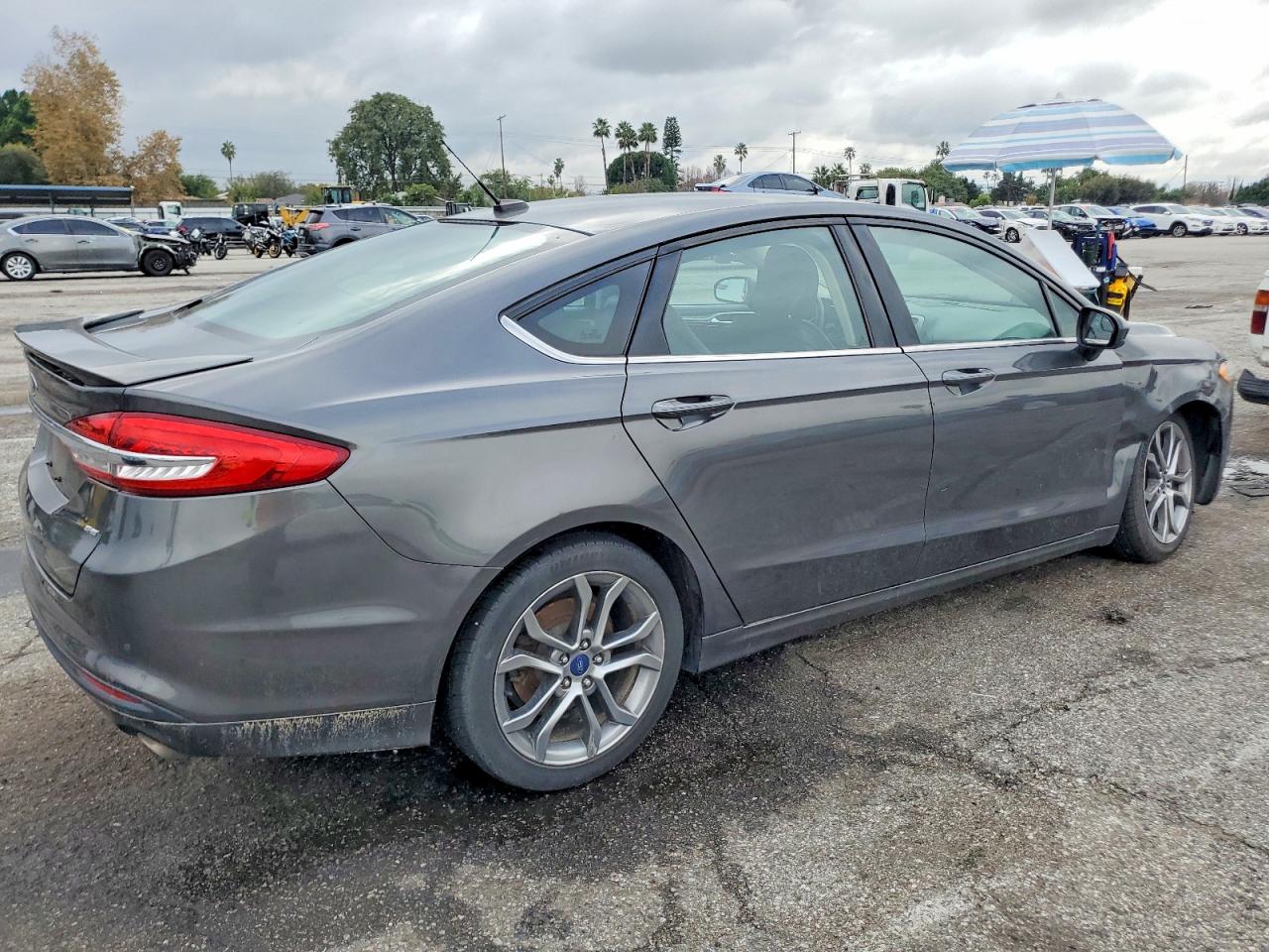 2017 FORD FUSION SE photo 3
