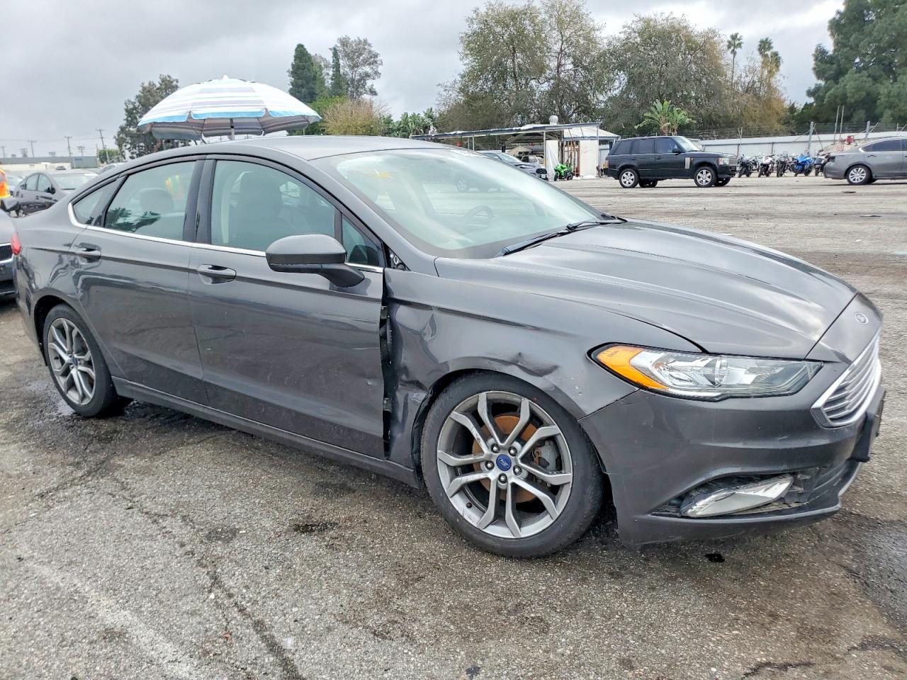 2017 FORD FUSION SE photo 4